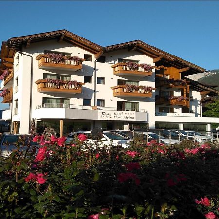 Hotel Flora Alpina Campitello di Fassa Bagian luar foto