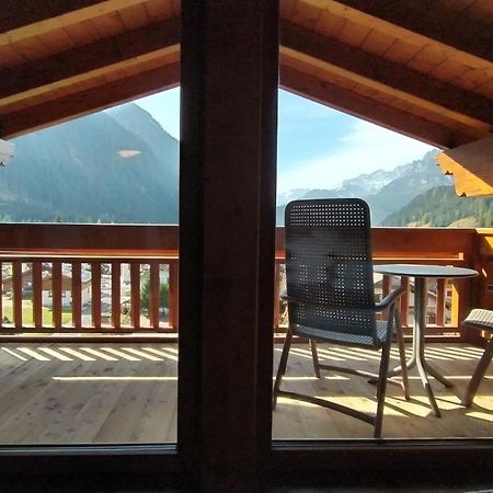 Hotel Flora Alpina Campitello di Fassa Bagian luar foto