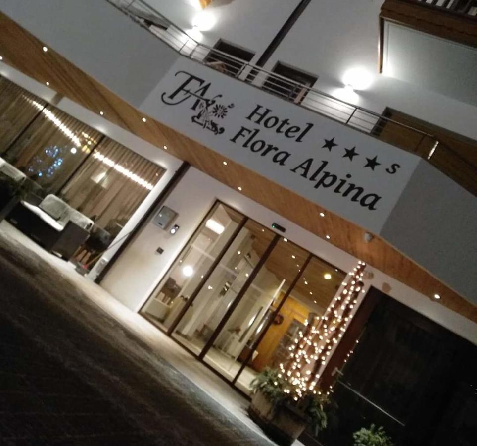 Hotel Flora Alpina Campitello di Fassa Bagian luar foto