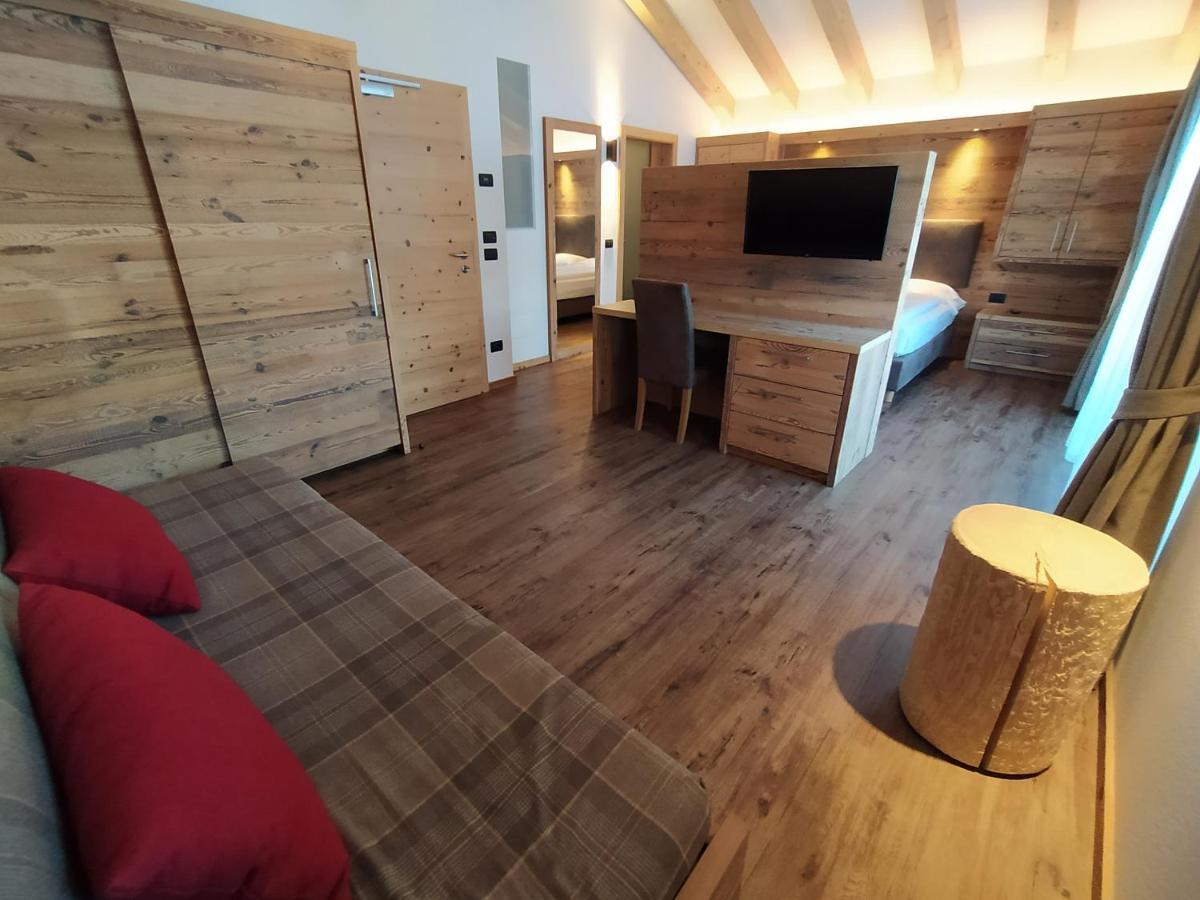 Hotel Flora Alpina Campitello di Fassa Bagian luar foto