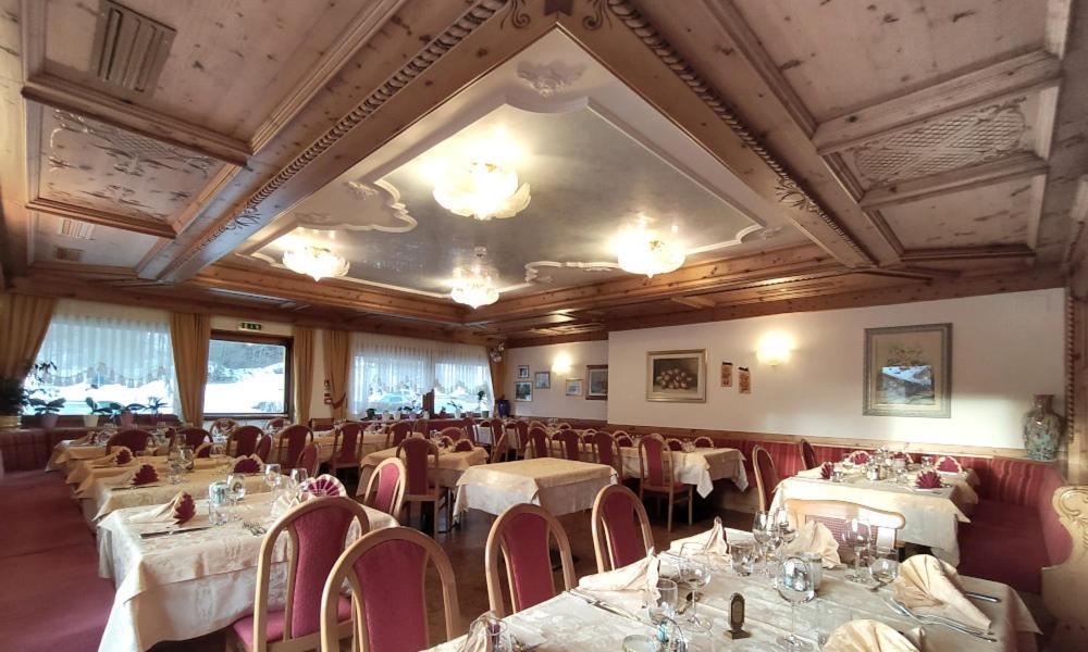 Hotel Flora Alpina Campitello di Fassa Bagian luar foto