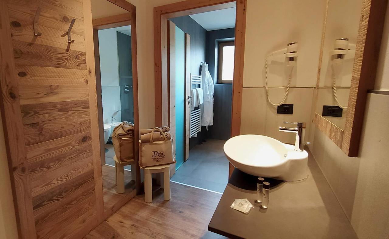 Hotel Flora Alpina Campitello di Fassa Bagian luar foto