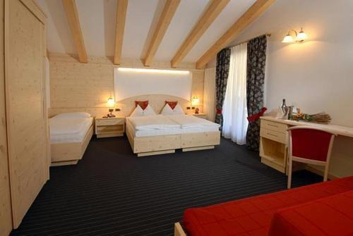 Hotel Flora Alpina Campitello di Fassa Bagian luar foto