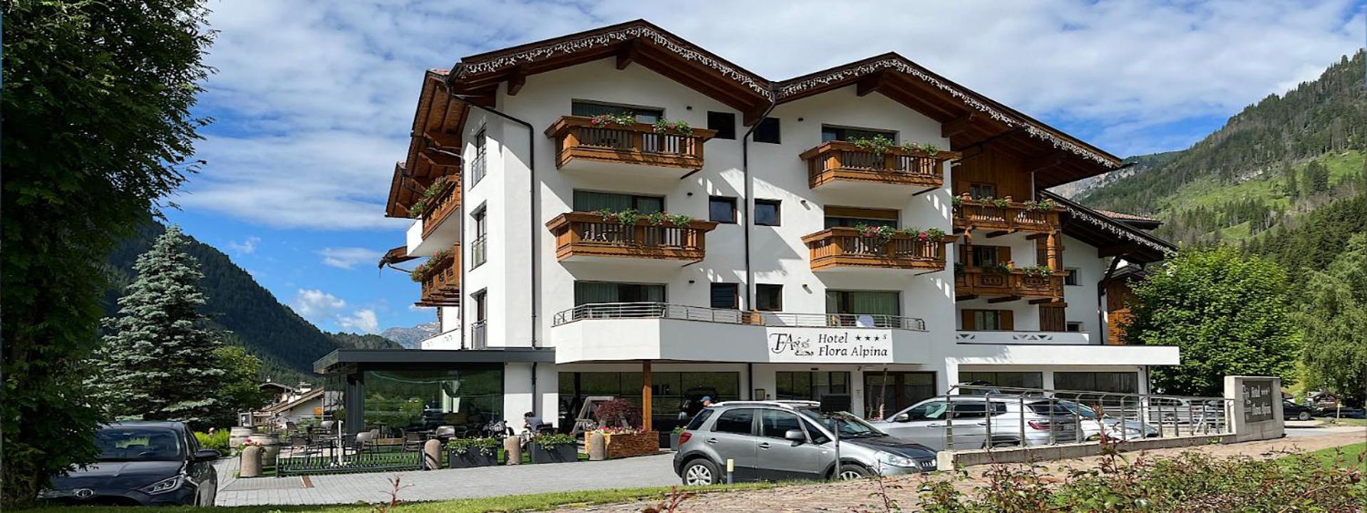 Hotel Flora Alpina Campitello di Fassa Bagian luar foto