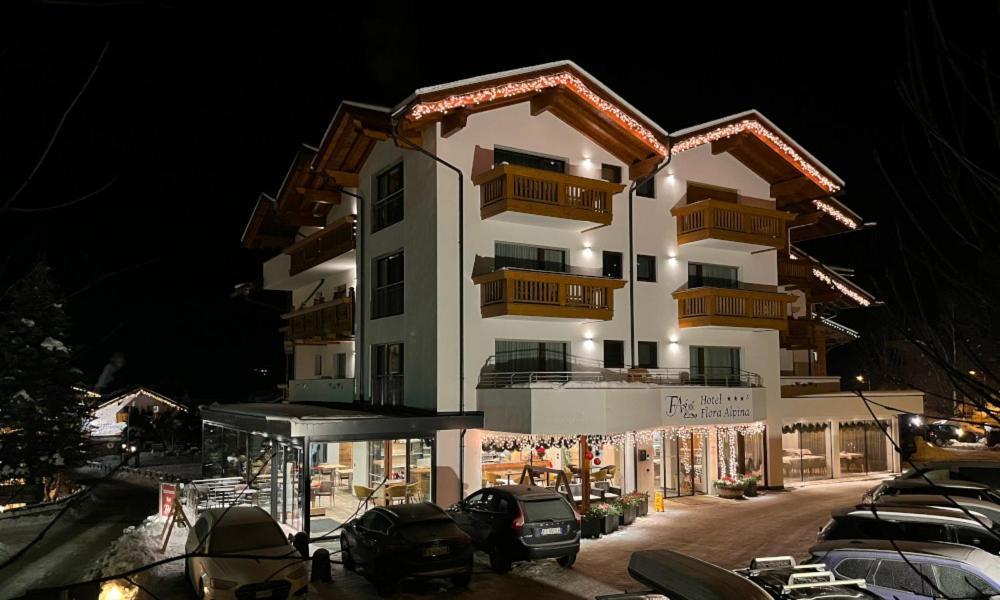 Hotel Flora Alpina Campitello di Fassa Bagian luar foto