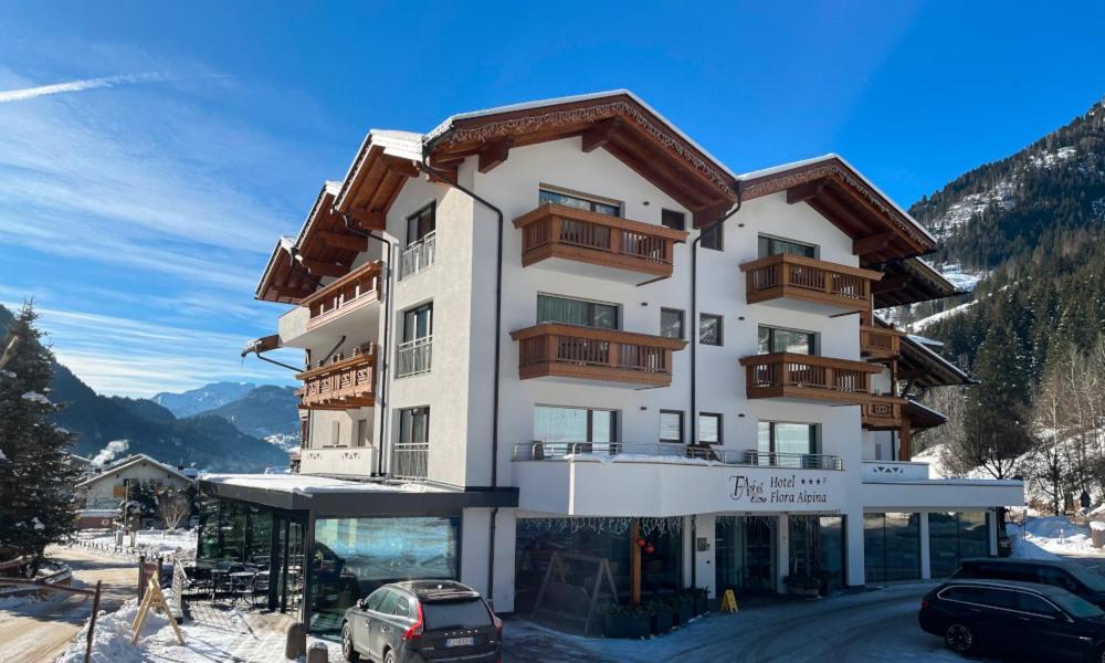 Hotel Flora Alpina Campitello di Fassa Bagian luar foto