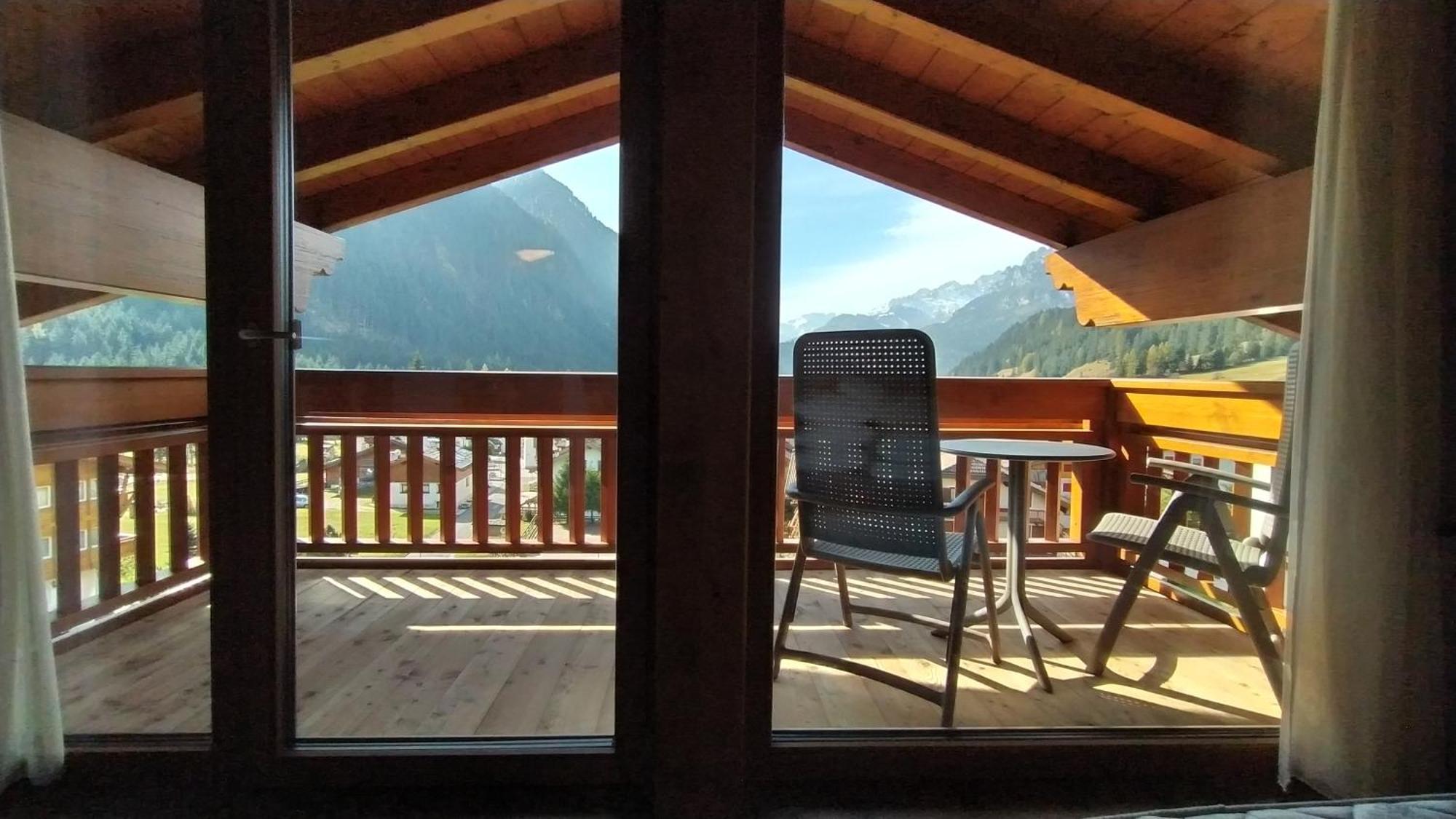 Hotel Flora Alpina Campitello di Fassa Bagian luar foto