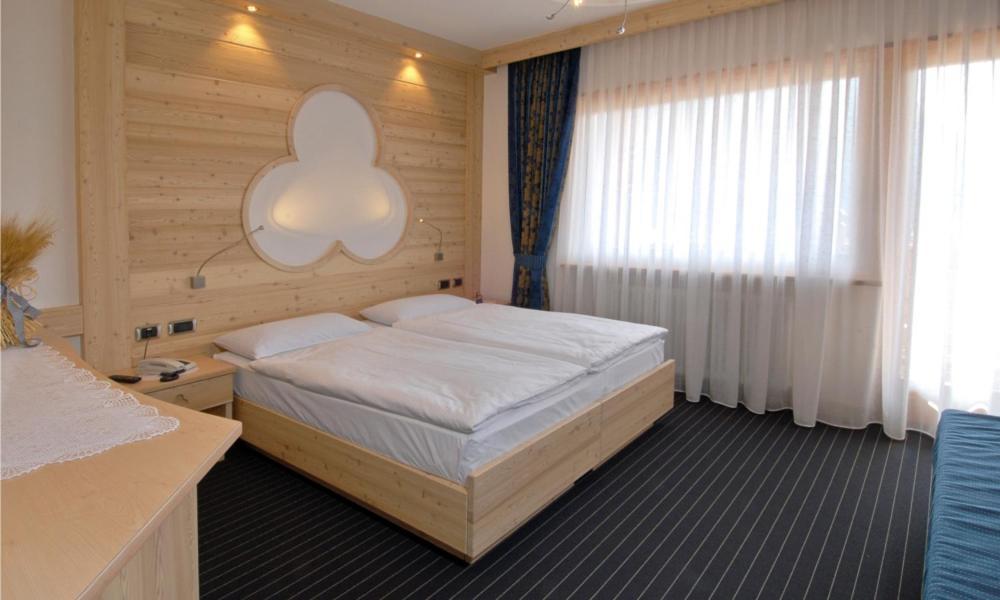 Hotel Flora Alpina Campitello di Fassa Bagian luar foto