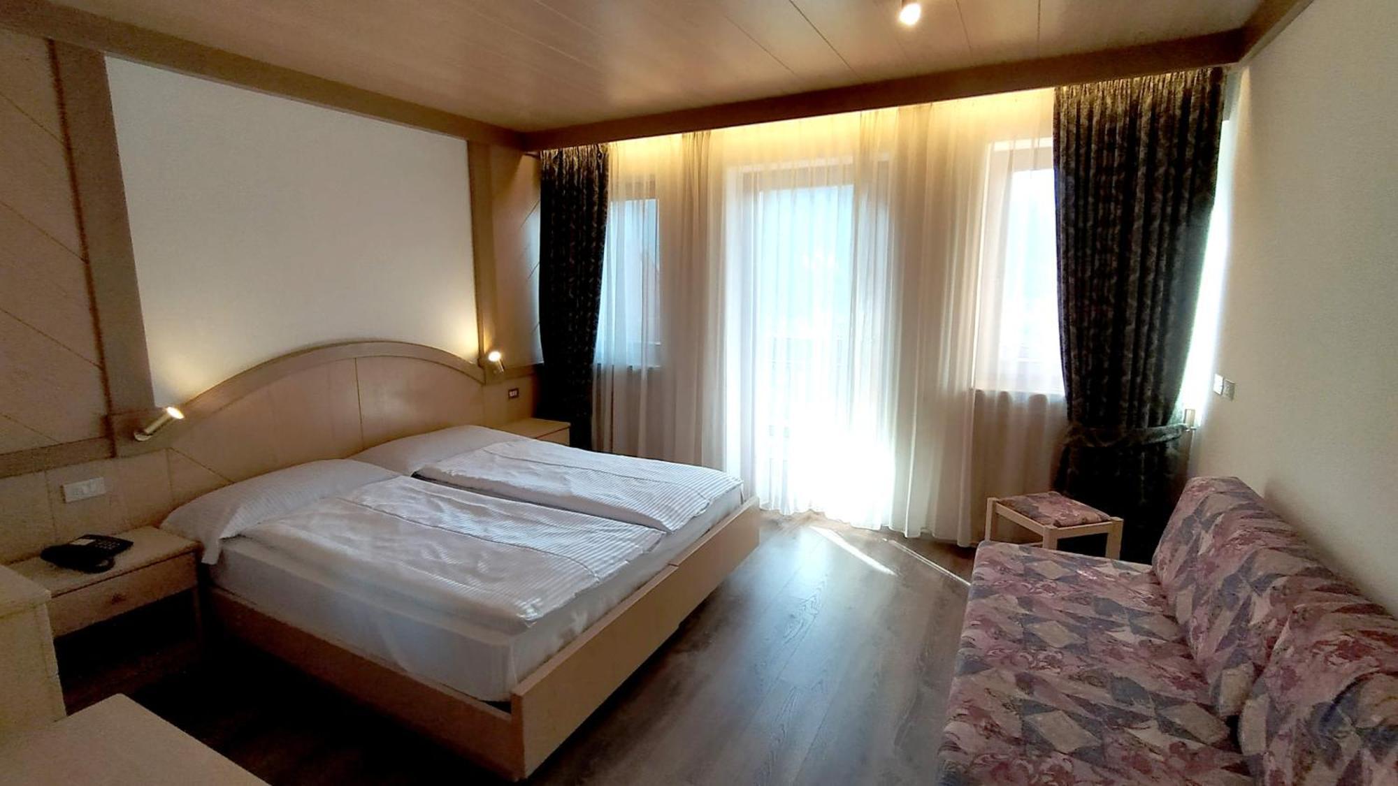 Hotel Flora Alpina Campitello di Fassa Bagian luar foto