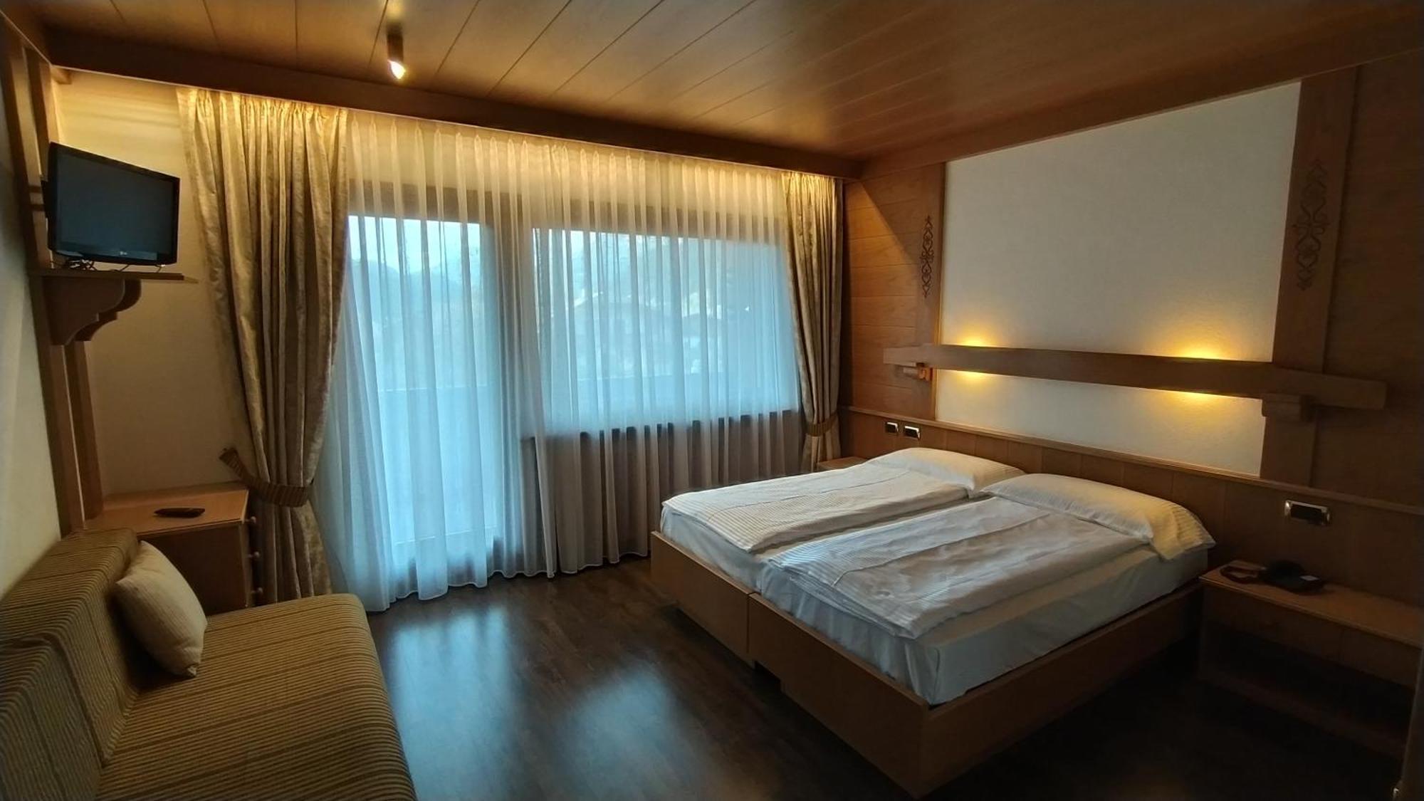 Hotel Flora Alpina Campitello di Fassa Bagian luar foto