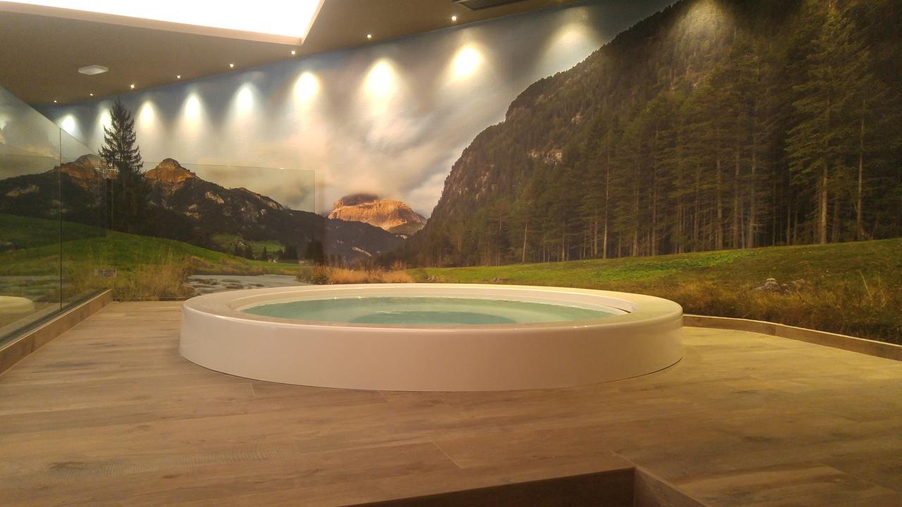 Hotel Flora Alpina Campitello di Fassa Bagian luar foto